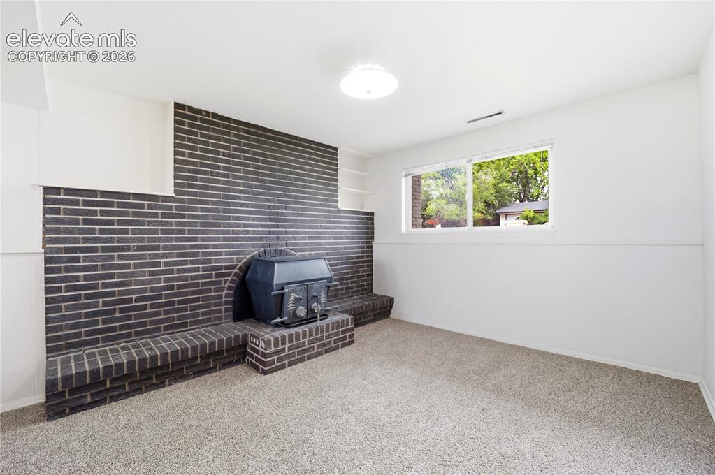 Image 18 of 31: Sitting Room