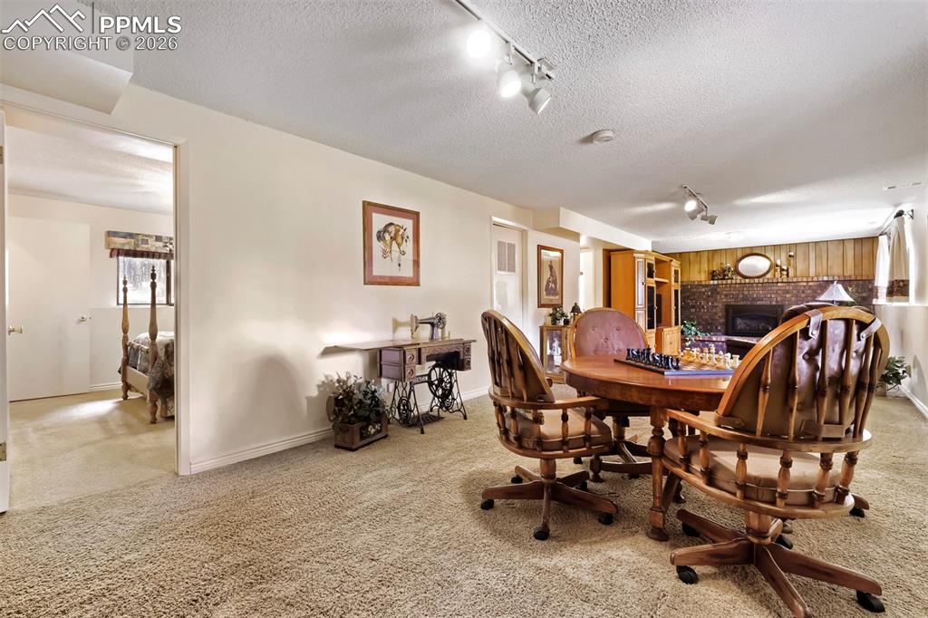 Image 16 of 42: Family Room