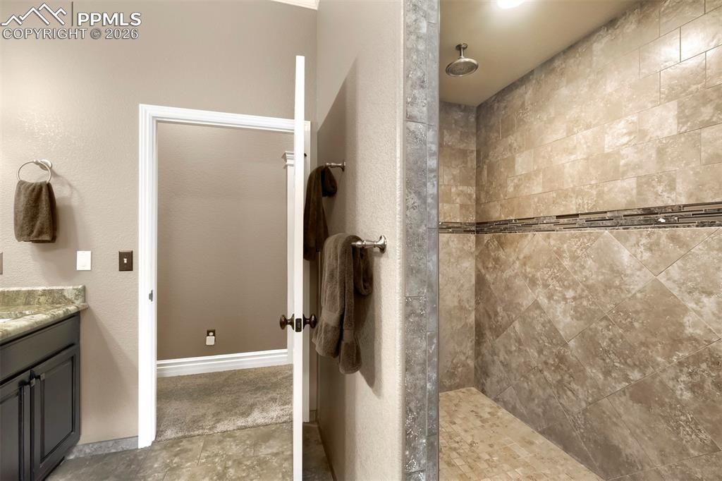 Image 30 of 42: Bathroom