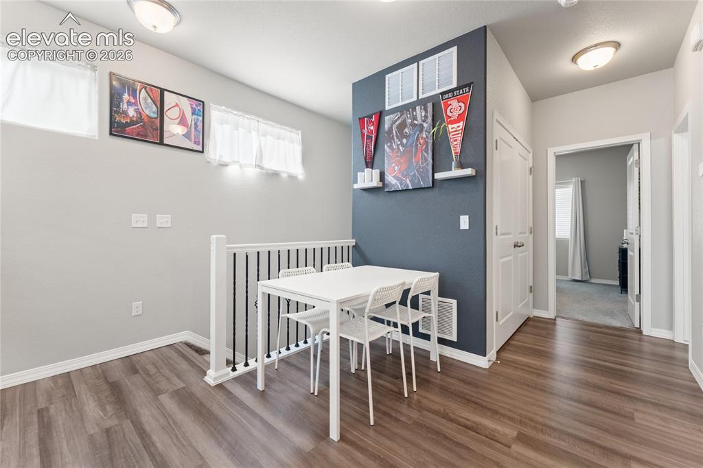 Image 14 of 35: Dining Area