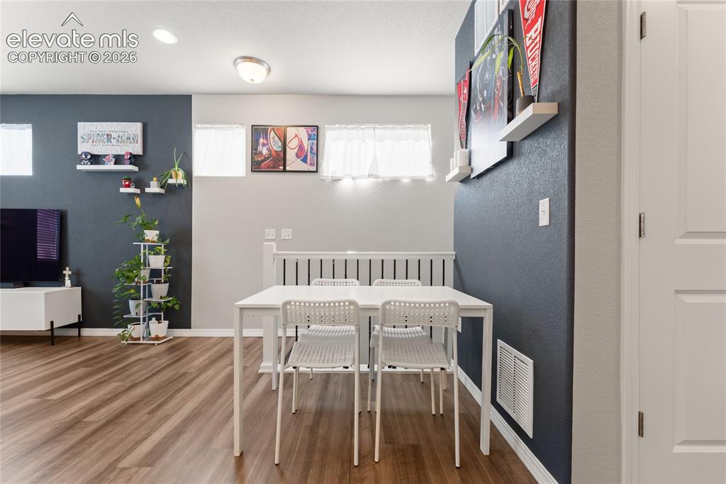 Image 15 of 35: Dining Area