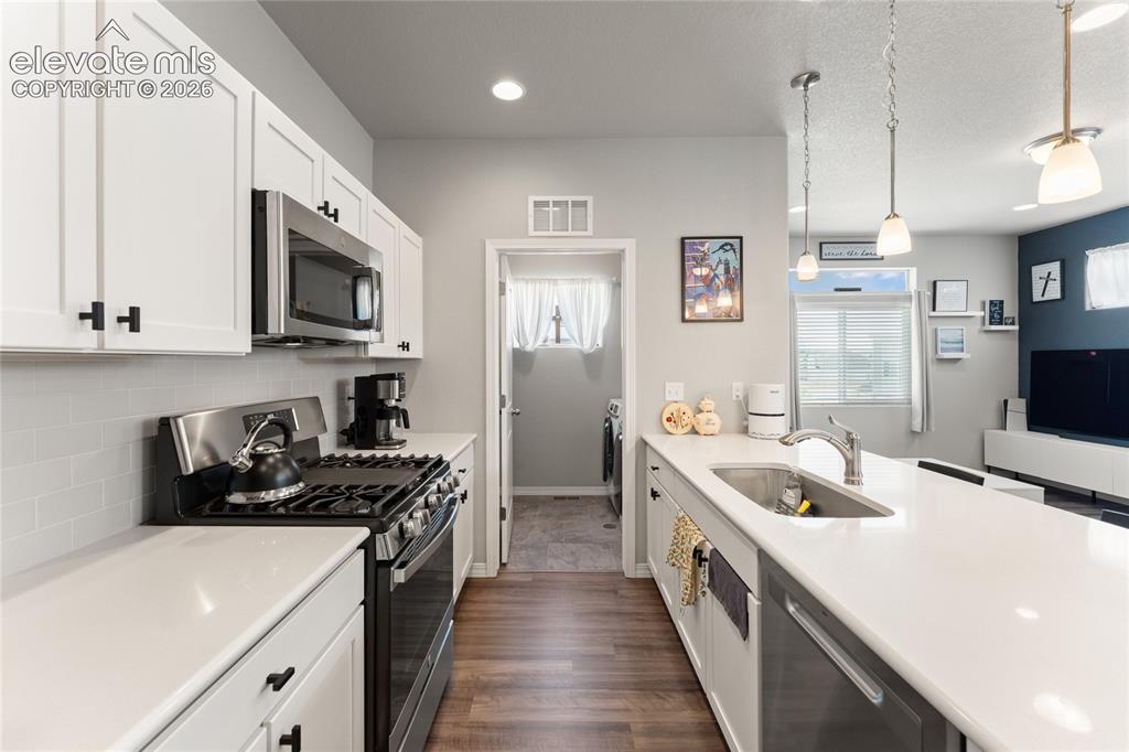 Image 19 of 35: Kitchen