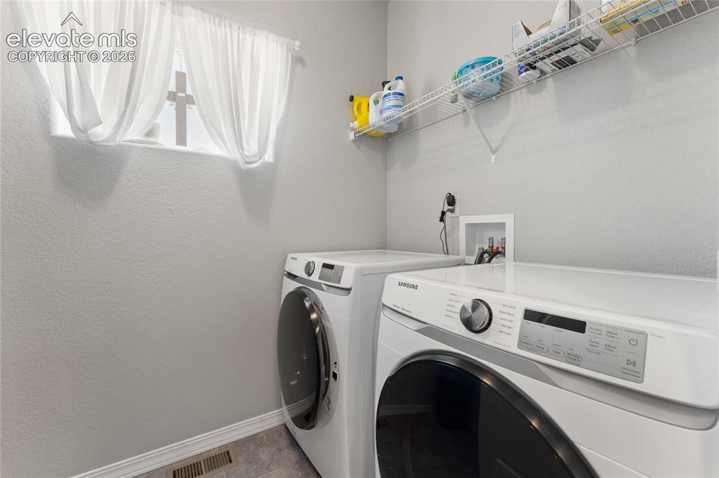 Image 21 of 35: Laundry