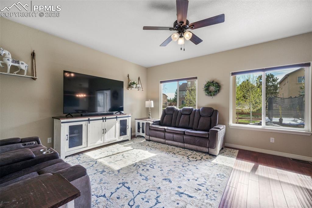 Image 7 of 50: Floor Plan