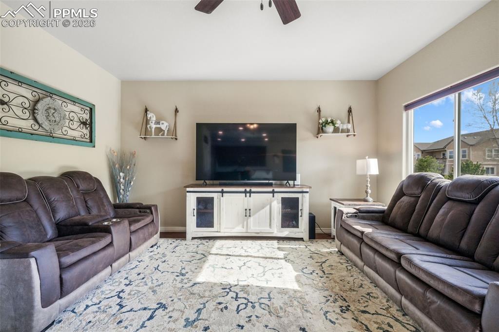 Image 8 of 50: Office