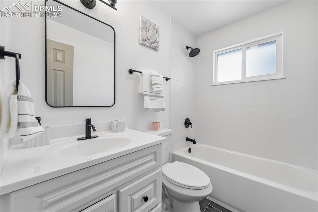 Image 11 of 26: Bathroom