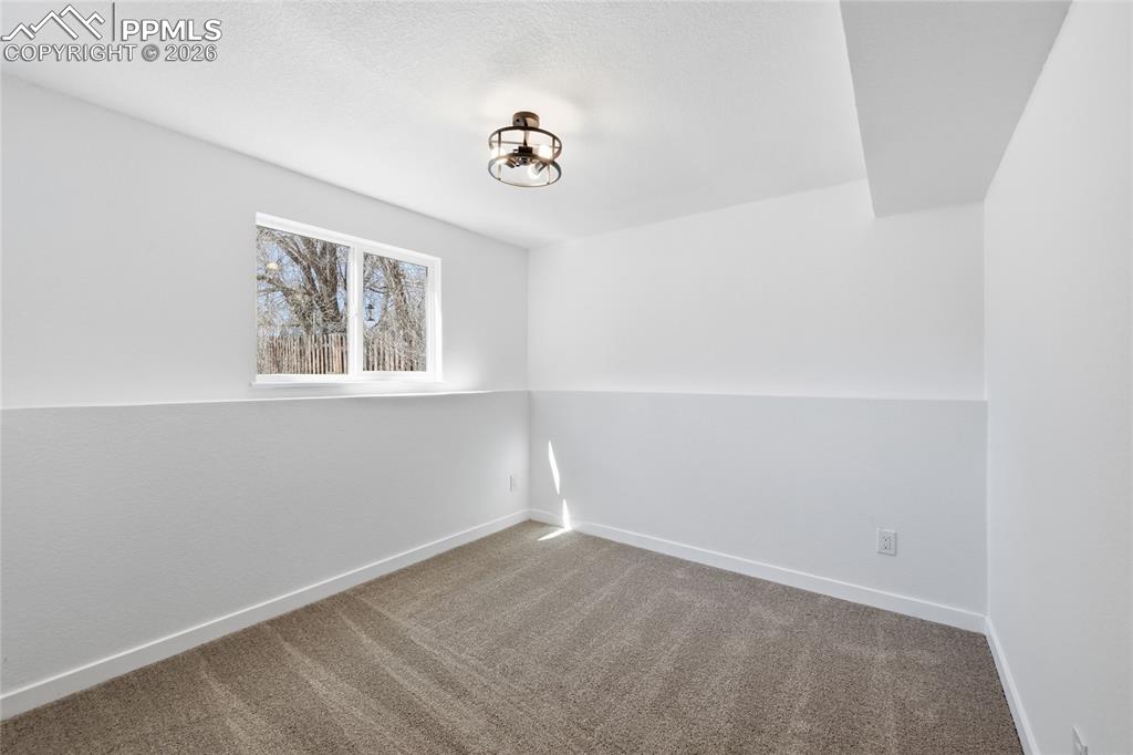 Image 17 of 26: Bedroom