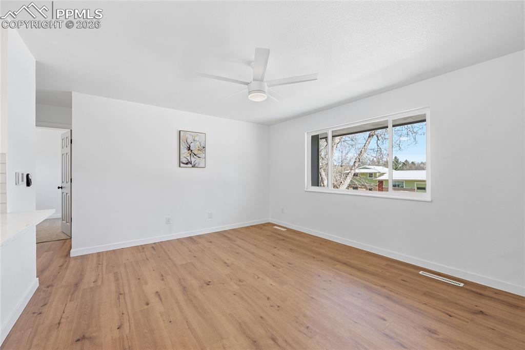 Image 4 of 26: Living Room