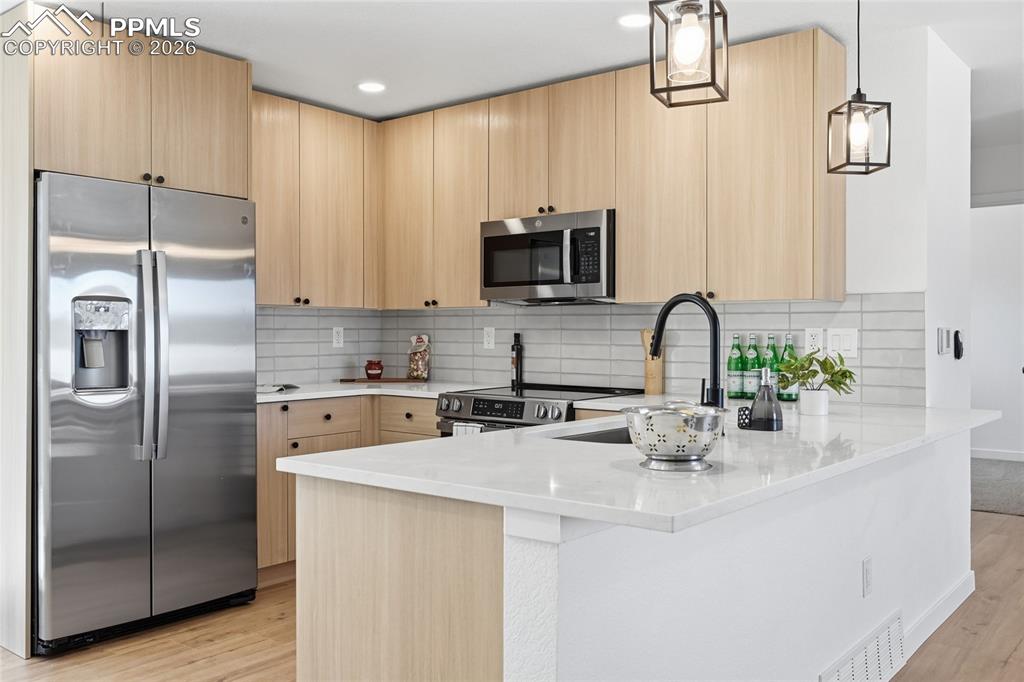 Image 6 of 26: Kitchen