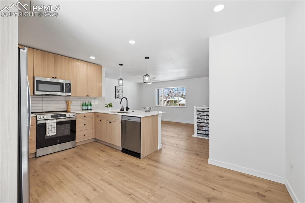 Image 9 of 26: Kitchen