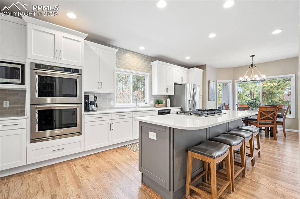 Image 10 of 50: Kitchen