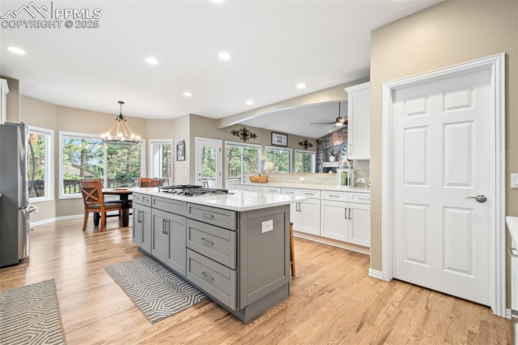 Image 11 of 50: Kitchen