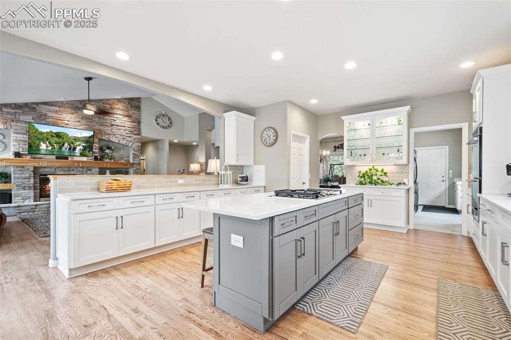 Image 12 of 50: Kitchen