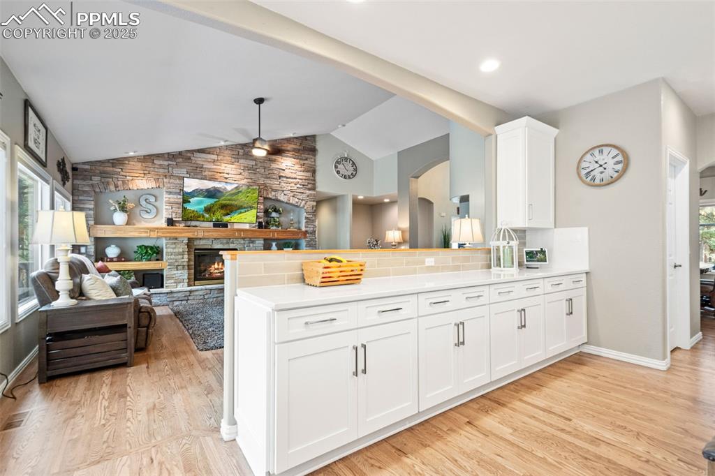Image 14 of 50: Kitchen