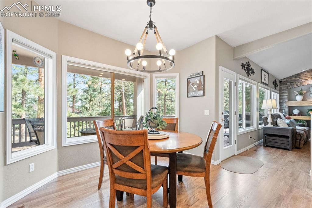 Image 16 of 50: Dining Area