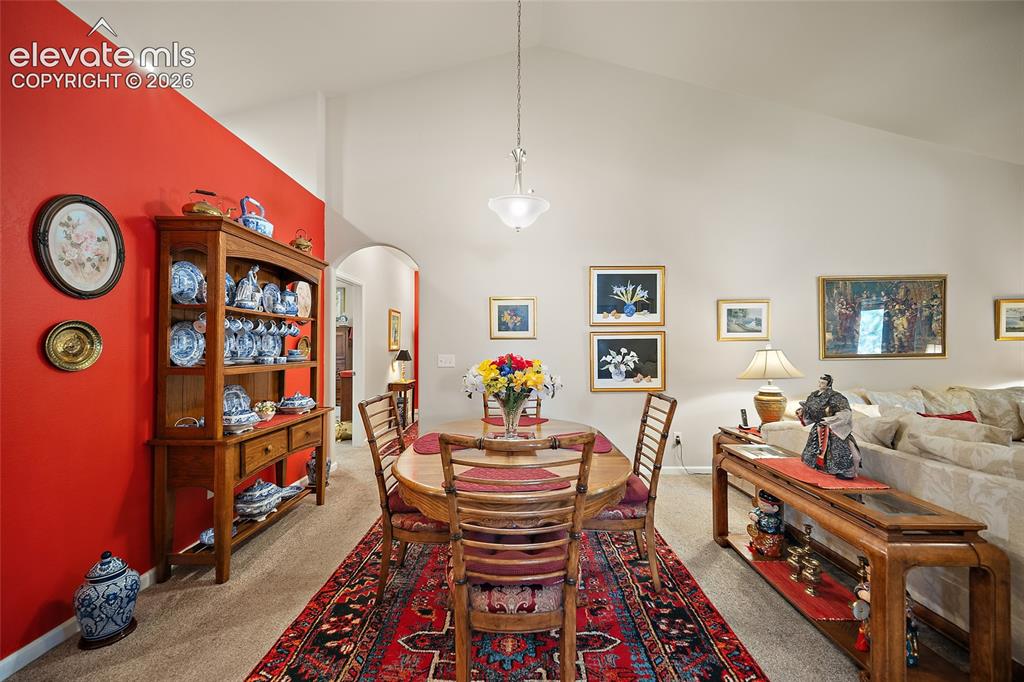 Image 10 of 50: Dining Area