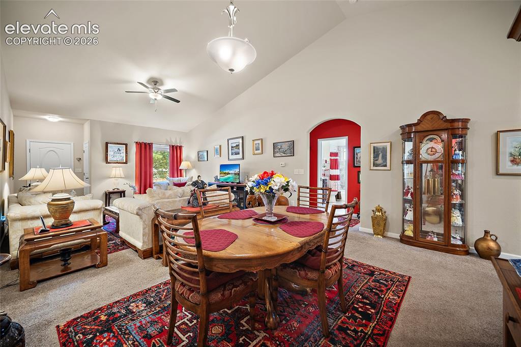 Image 11 of 50: Dining Area