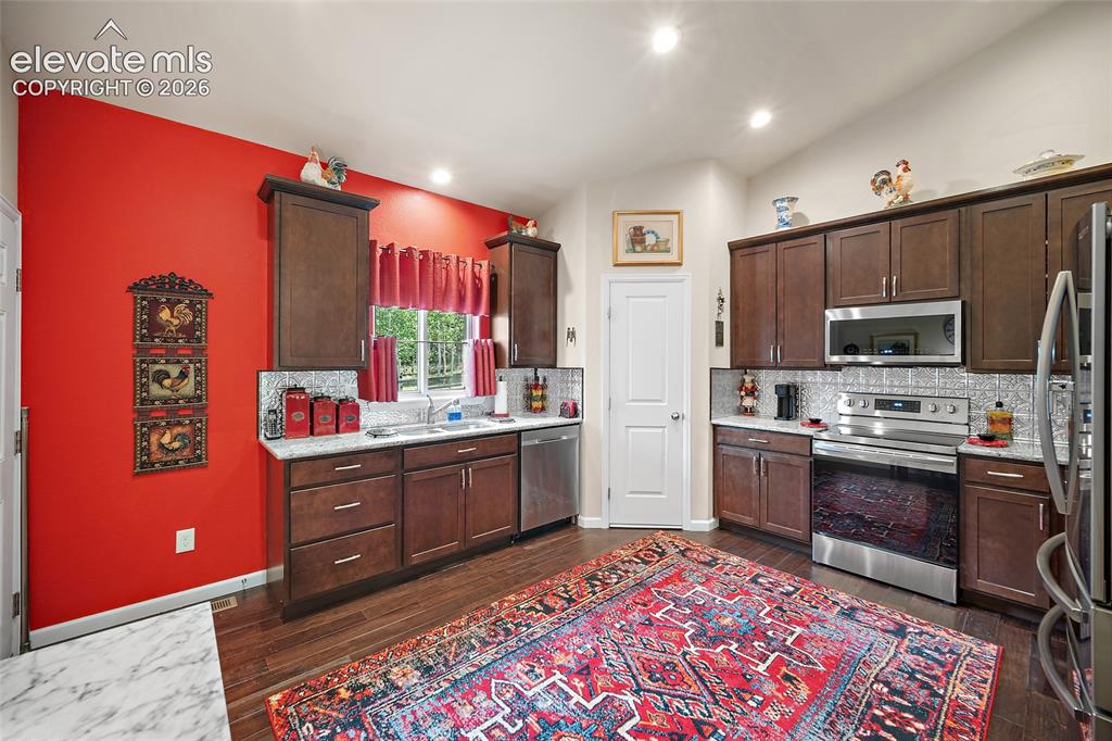 Image 12 of 50: Kitchen