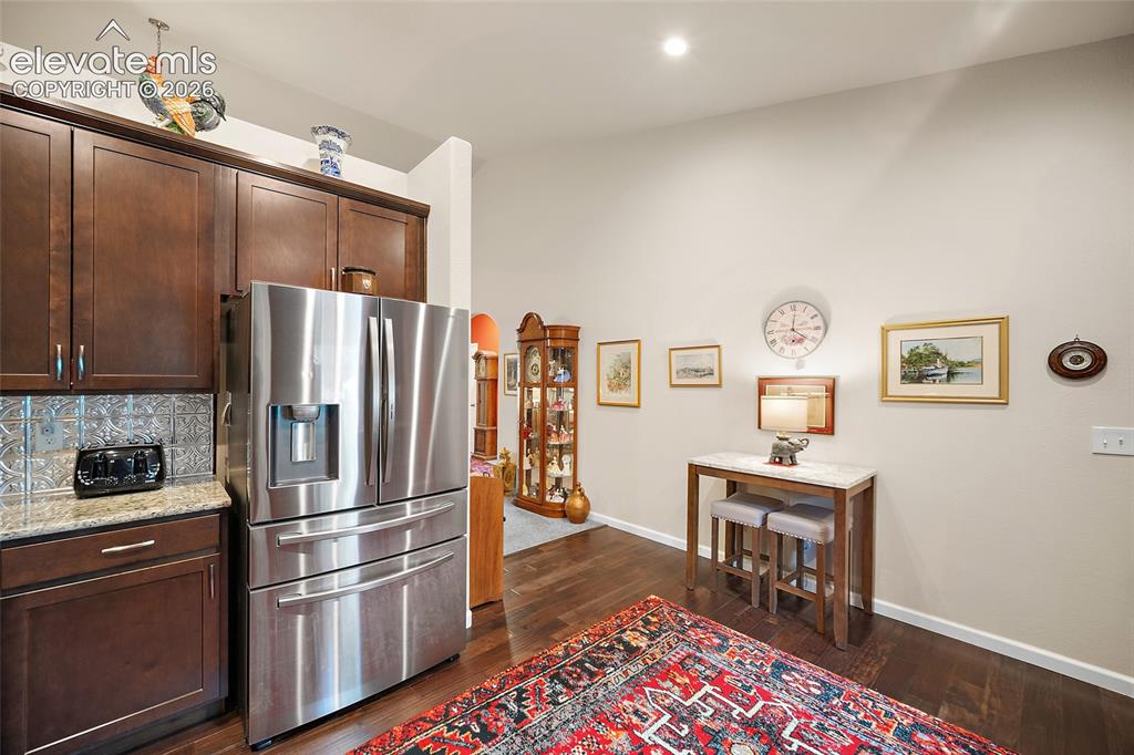 Image 15 of 50: Kitchen