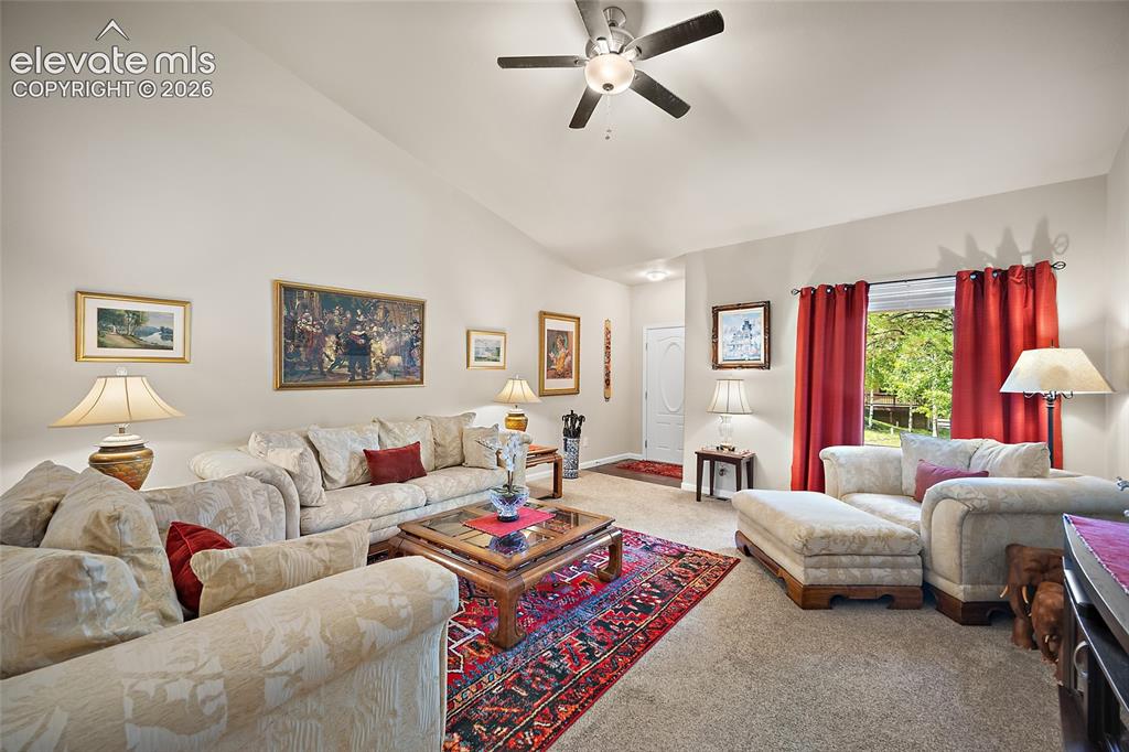 Image 8 of 50: Living Room