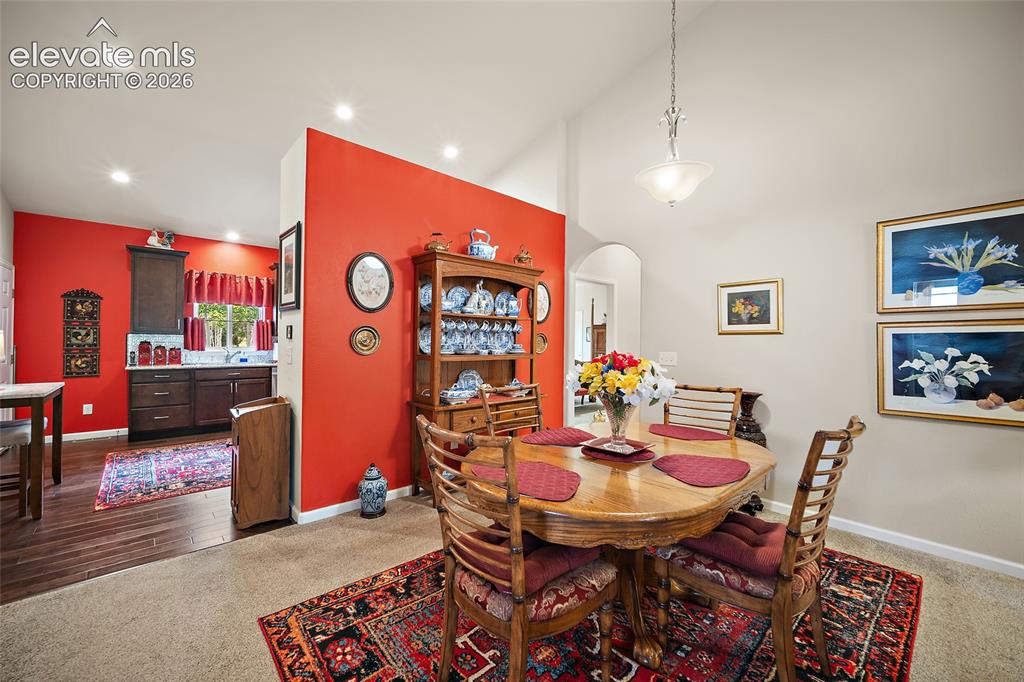 Image 9 of 50: Dining Area