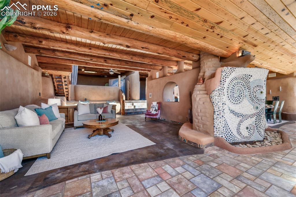 Image 12 of 50: Kitchen