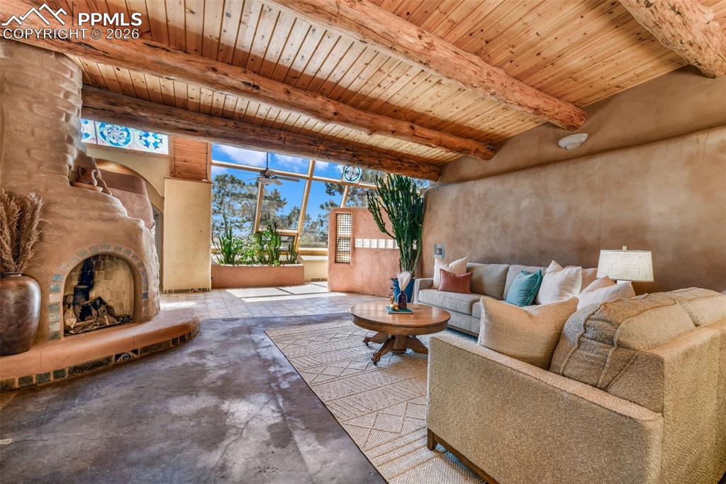 Image 14 of 50: Living Room