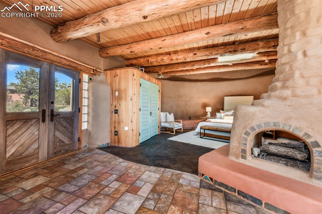 Image 18 of 50: Sun Room