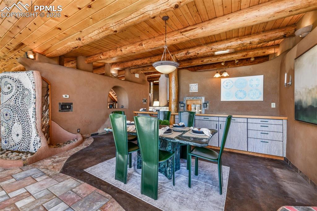 Image 5 of 50: Dining Area