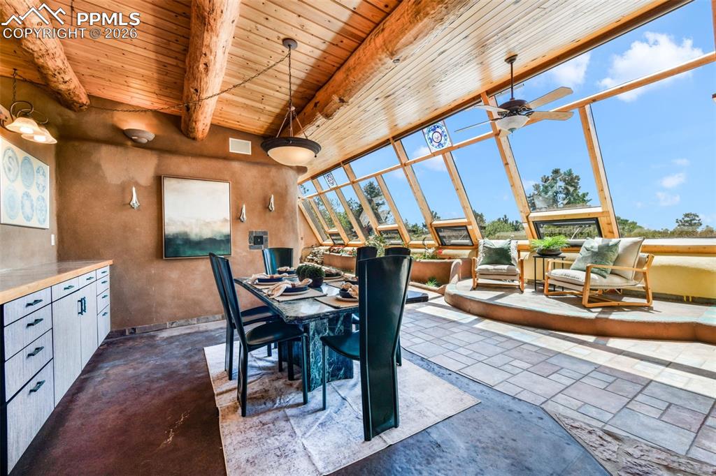 Image 6 of 50: Dining Area