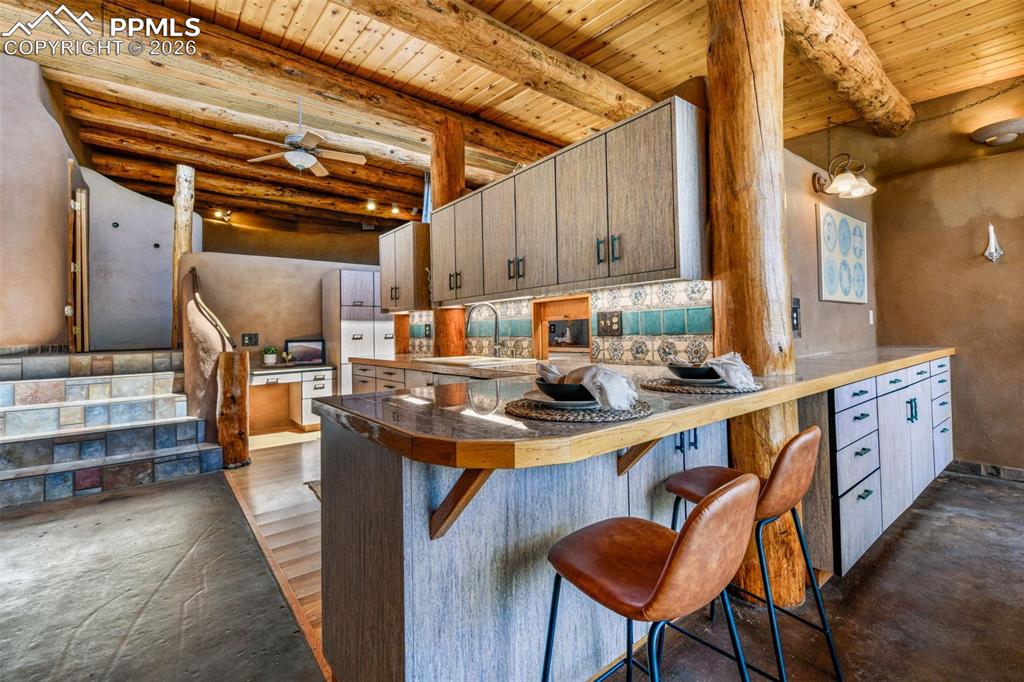 Image 7 of 50: Dining Area