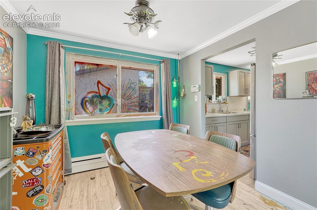 Image 14 of 48: Dining Area