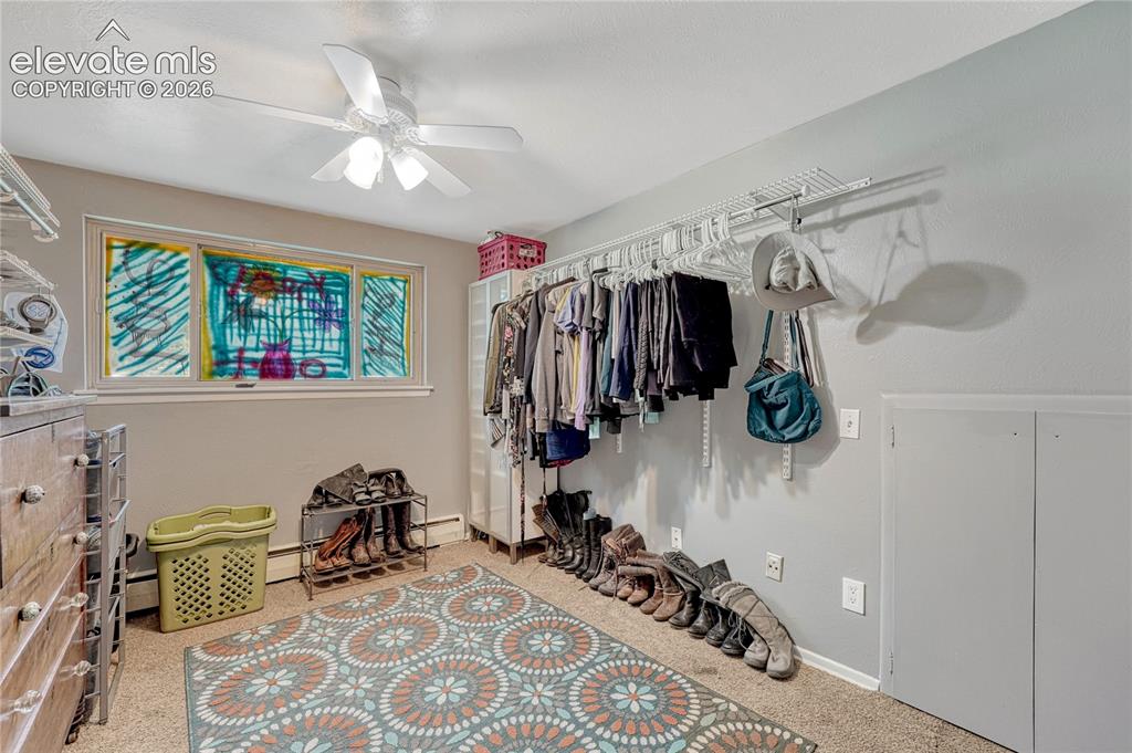 Image 23 of 48: Spacious Laundry space