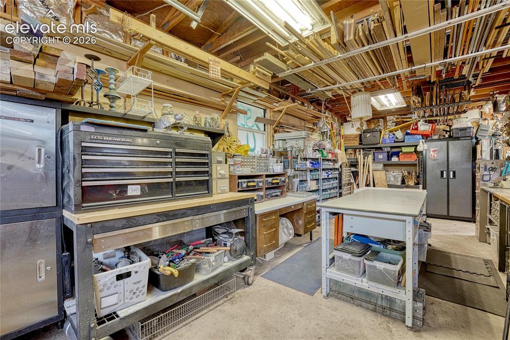 Image 44 of 48: Detached oversized Garage/workshop