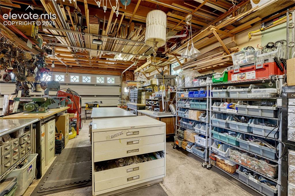 Image 46 of 48: Detached oversized Garage/workshop