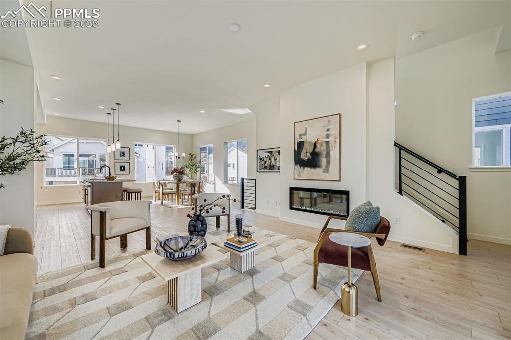 Image 4 of 12: Living Room