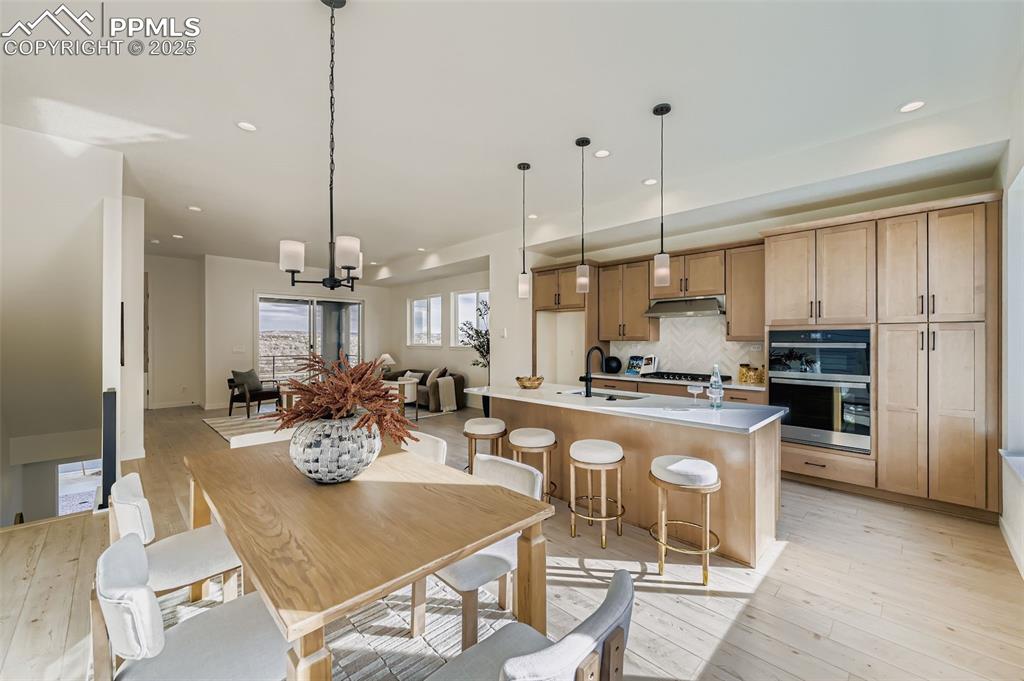 Image 6 of 12: Kitchen