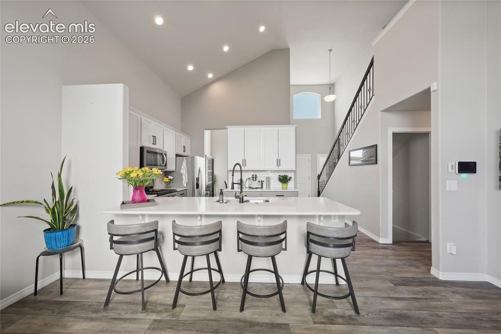Image 10 of 42: Kitchen