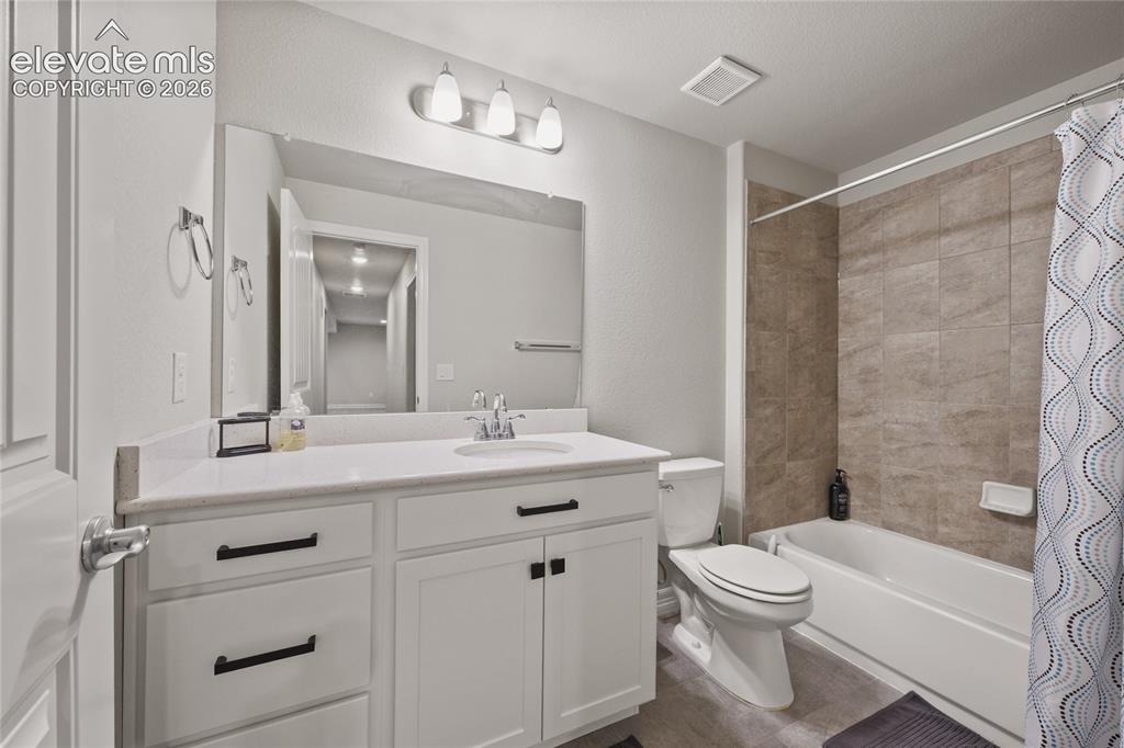 Image 36 of 42: Basement Bath