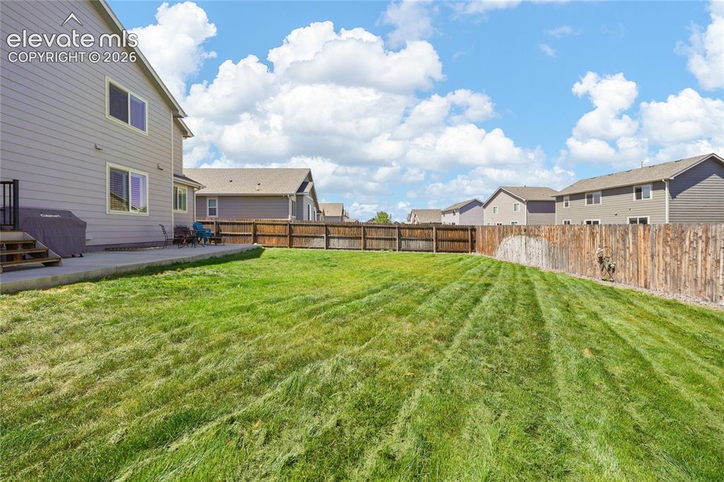 Image 41 of 42: Yard