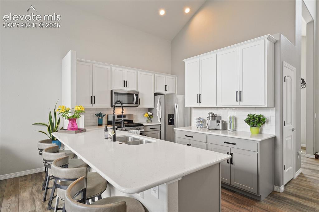 Image 8 of 42: Kitchen