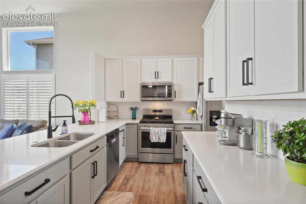 Image 9 of 42: Kitchen