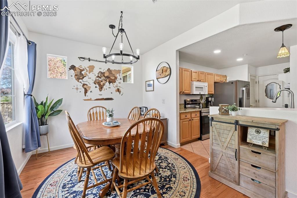 Image 12 of 44: Dining Area