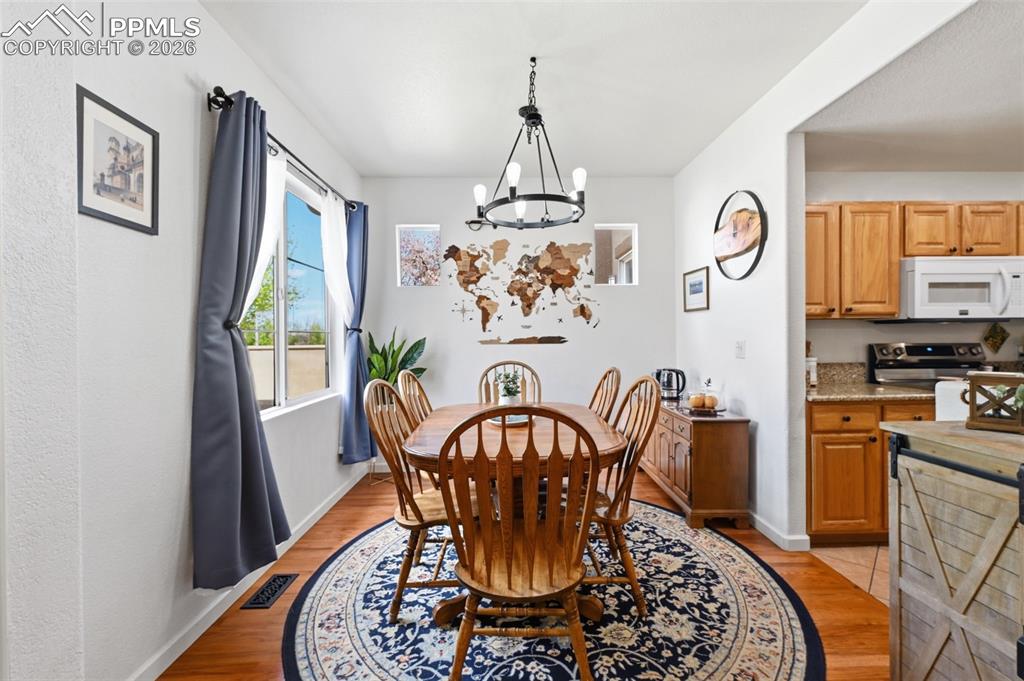 Image 13 of 44: Dining Area