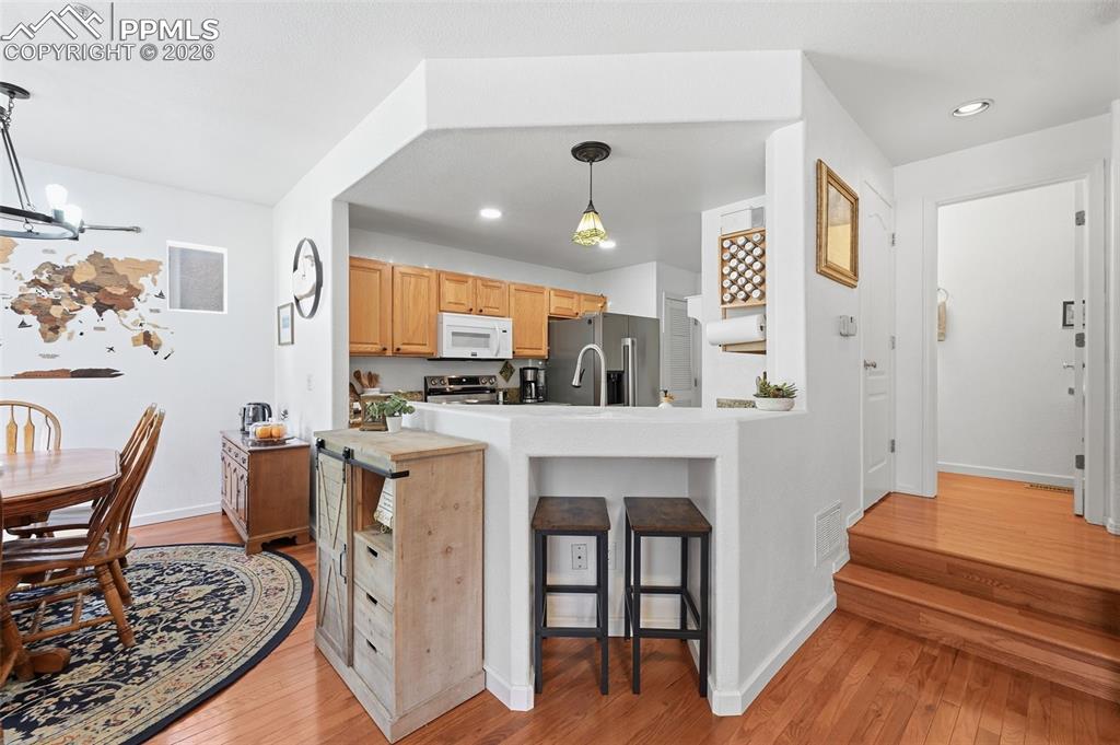 Image 14 of 44: Kitchen