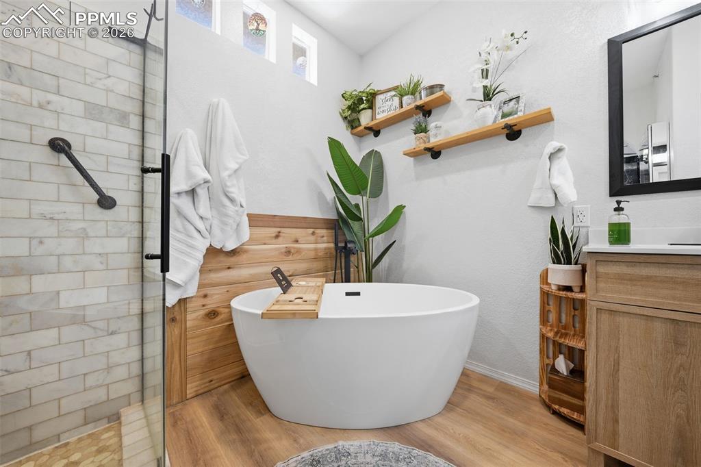 Image 24 of 44: Bathroom