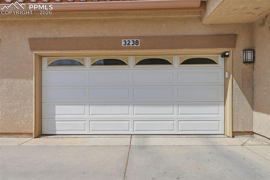 Image 33 of 44: Garage