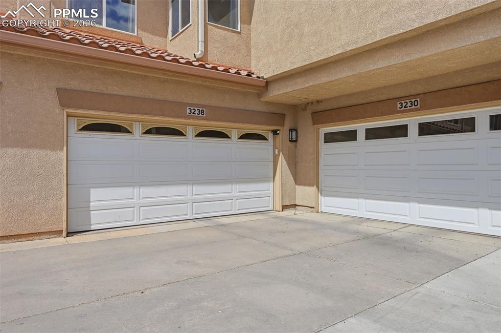 Image 34 of 44: Garage