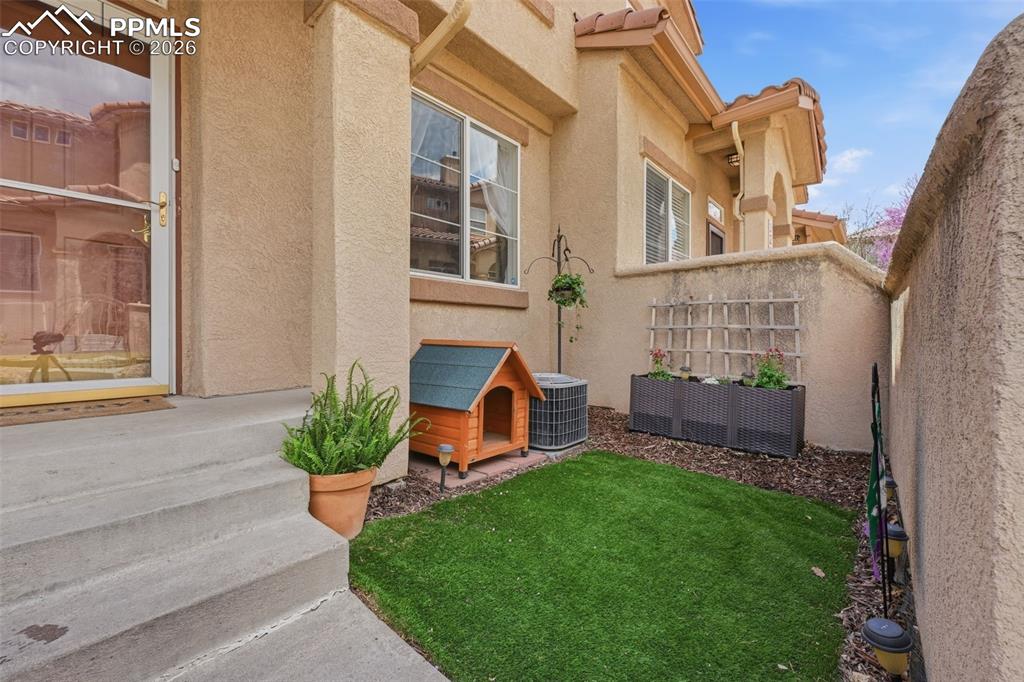 Image 4 of 44: Entry