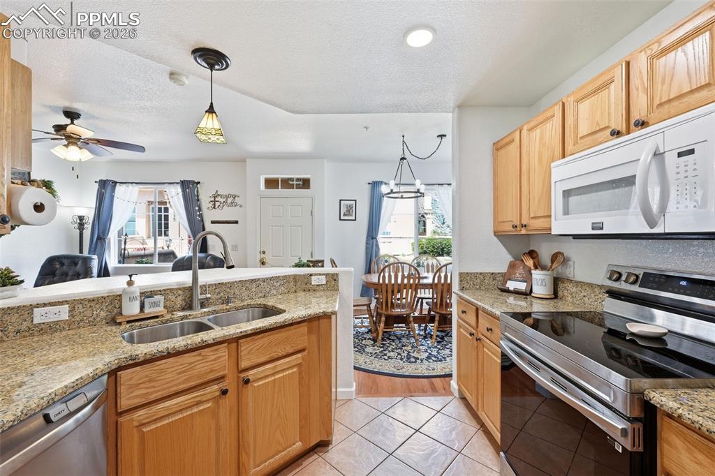 Image 9 of 44: Kitchen